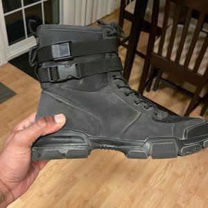 Black combo Boots that just need some loving ! Only worn 4 times !